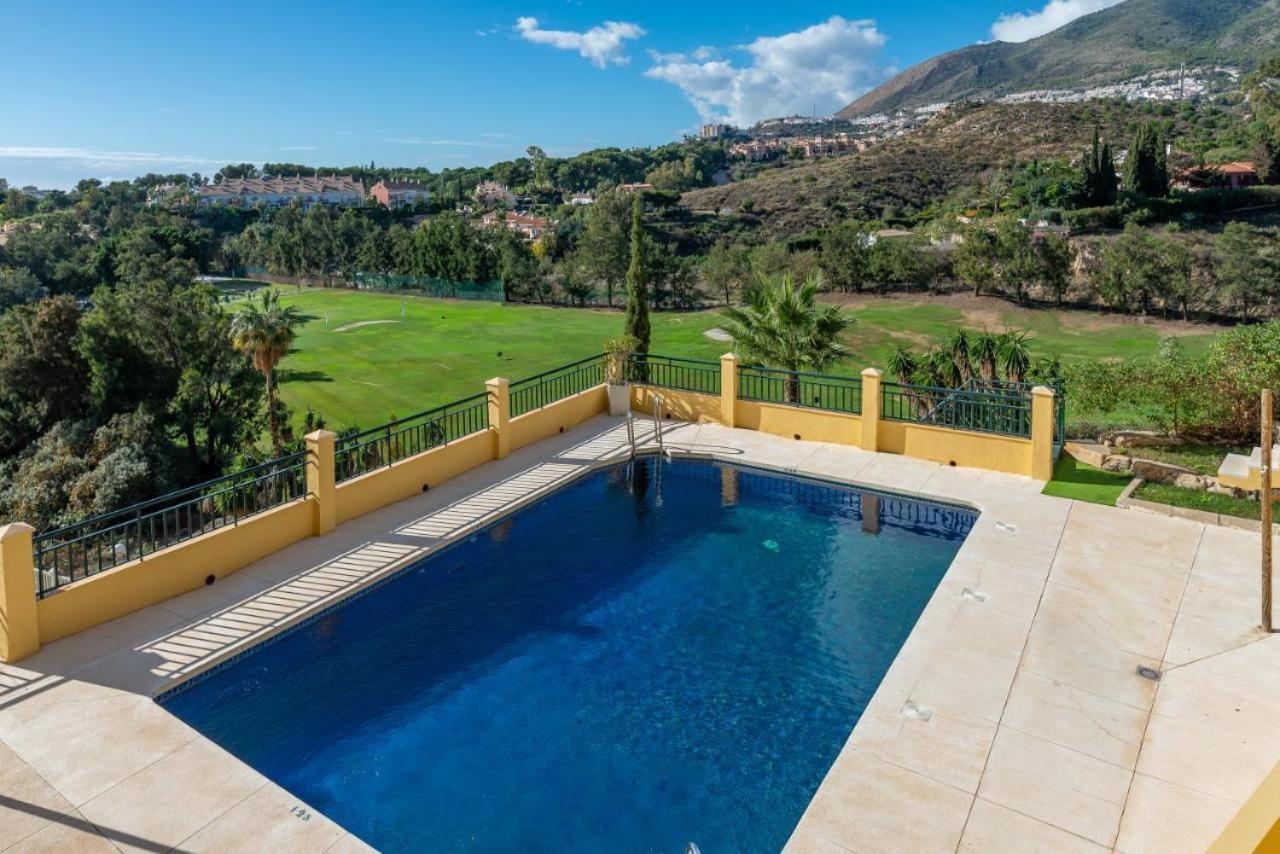 Fabulous Golf Front Apartment With Pool And Seaview Benalmádena Eksteriør billede