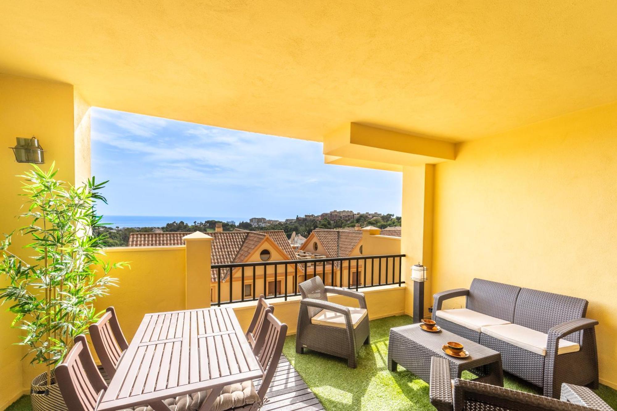 Fabulous Golf Front Apartment With Pool And Seaview Benalmádena Eksteriør billede